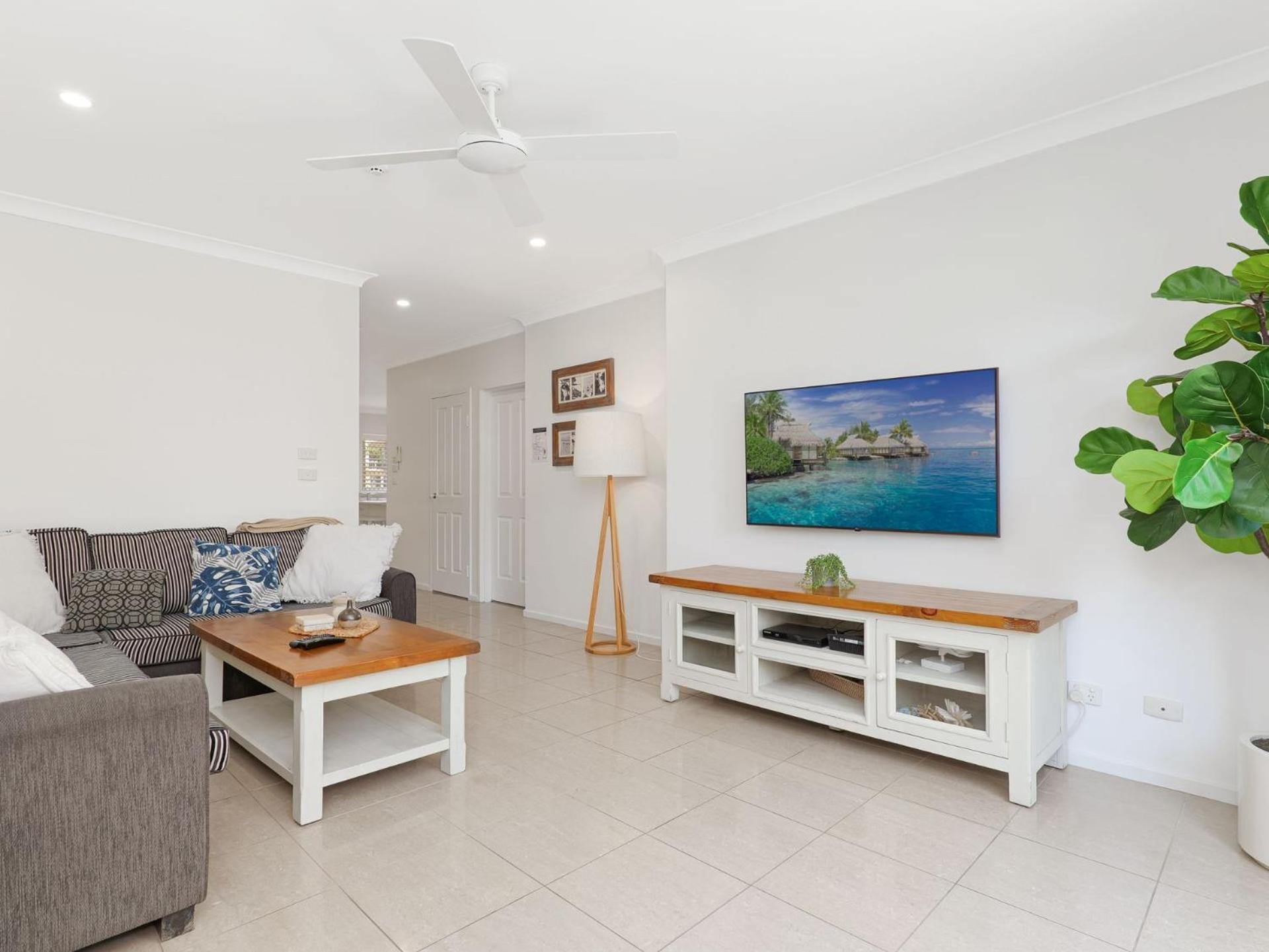 Martys Little No 1 Two Story * Nelson Bay